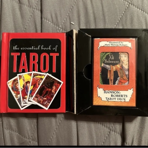 Tarot Card- Tarot To Go - Tarot Card Set And Book - NEW - Picture 3 of 4